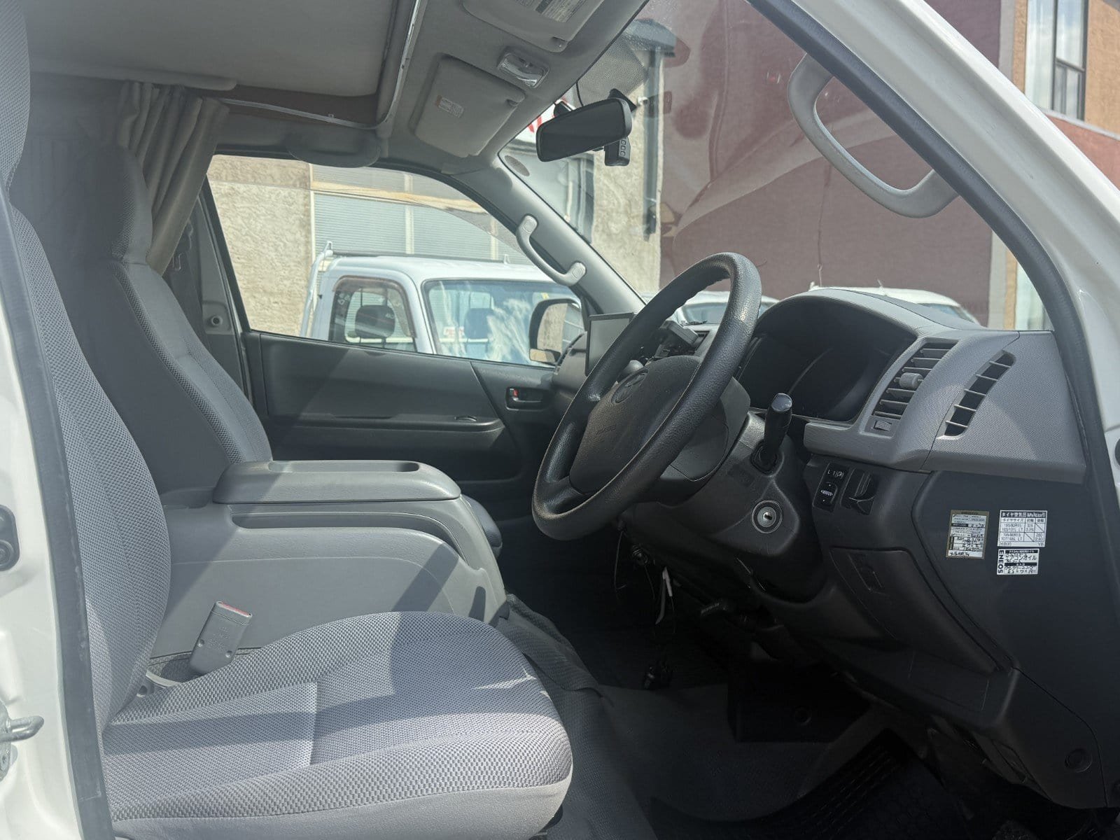 
								2005 Toyota Hiace Campervan 4WD #172 full									