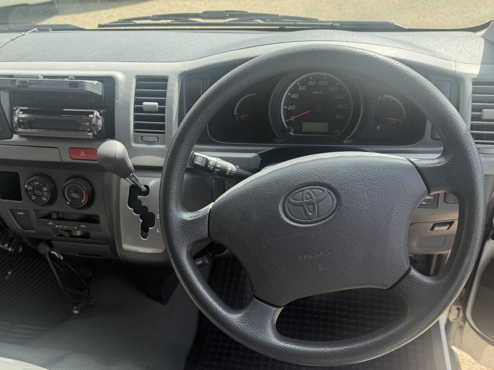 
								2005 Toyota Hiace Campervan 4WD #172 full									