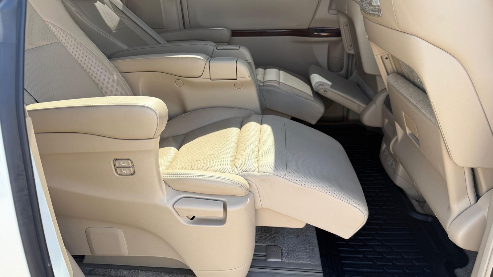 2011 Toyota Alphard JDM car for sale — photo 5 of 7